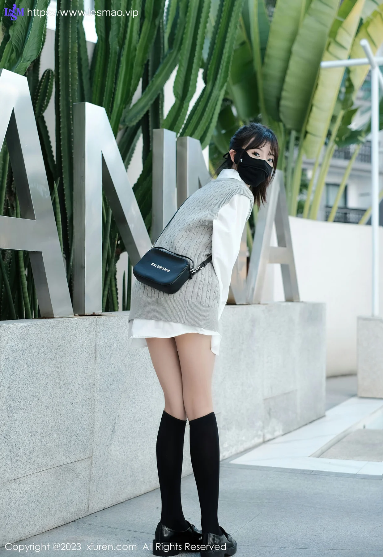 XiuRen 秀人 No.6145 佘贝拉bella 黑色长筒袜旅拍 - 14