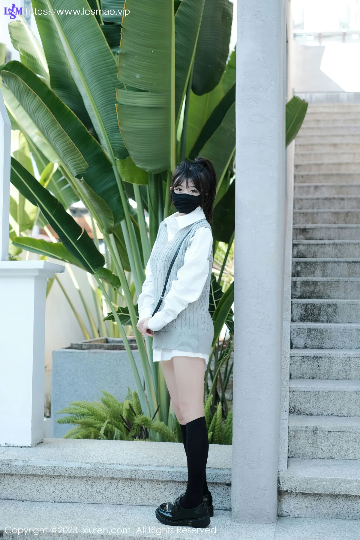 XiuRen 秀人 No.6145 佘贝拉bella 黑色长筒袜旅拍 - 16