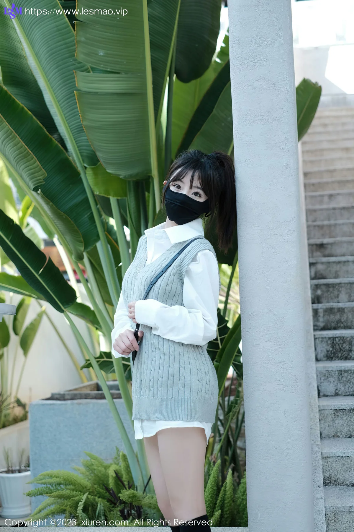 XiuRen 秀人 No.6145 佘贝拉bella 黑色长筒袜旅拍 - 18