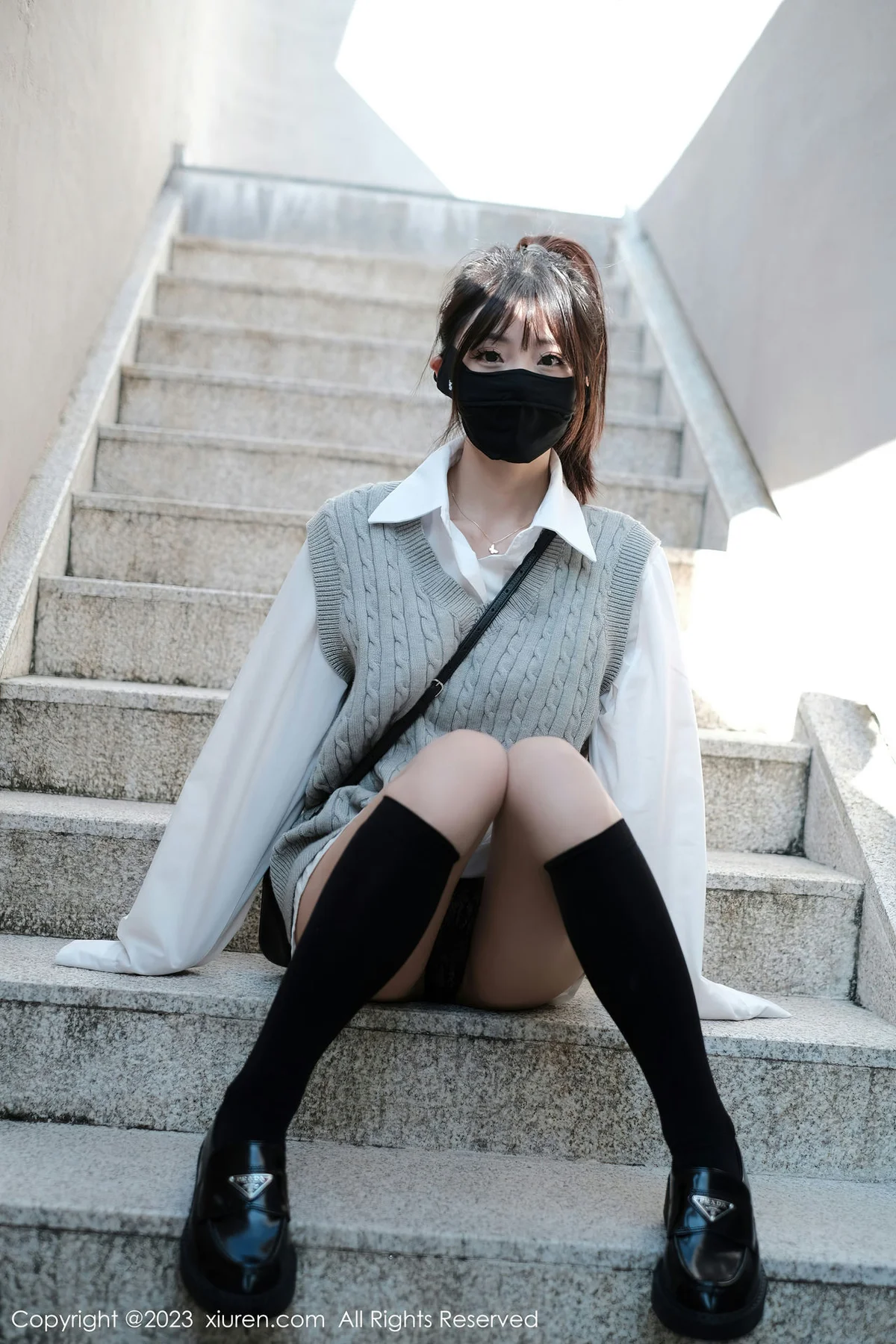 XiuRen 秀人 No.6145 佘贝拉bella 黑色长筒袜旅拍 - 22
