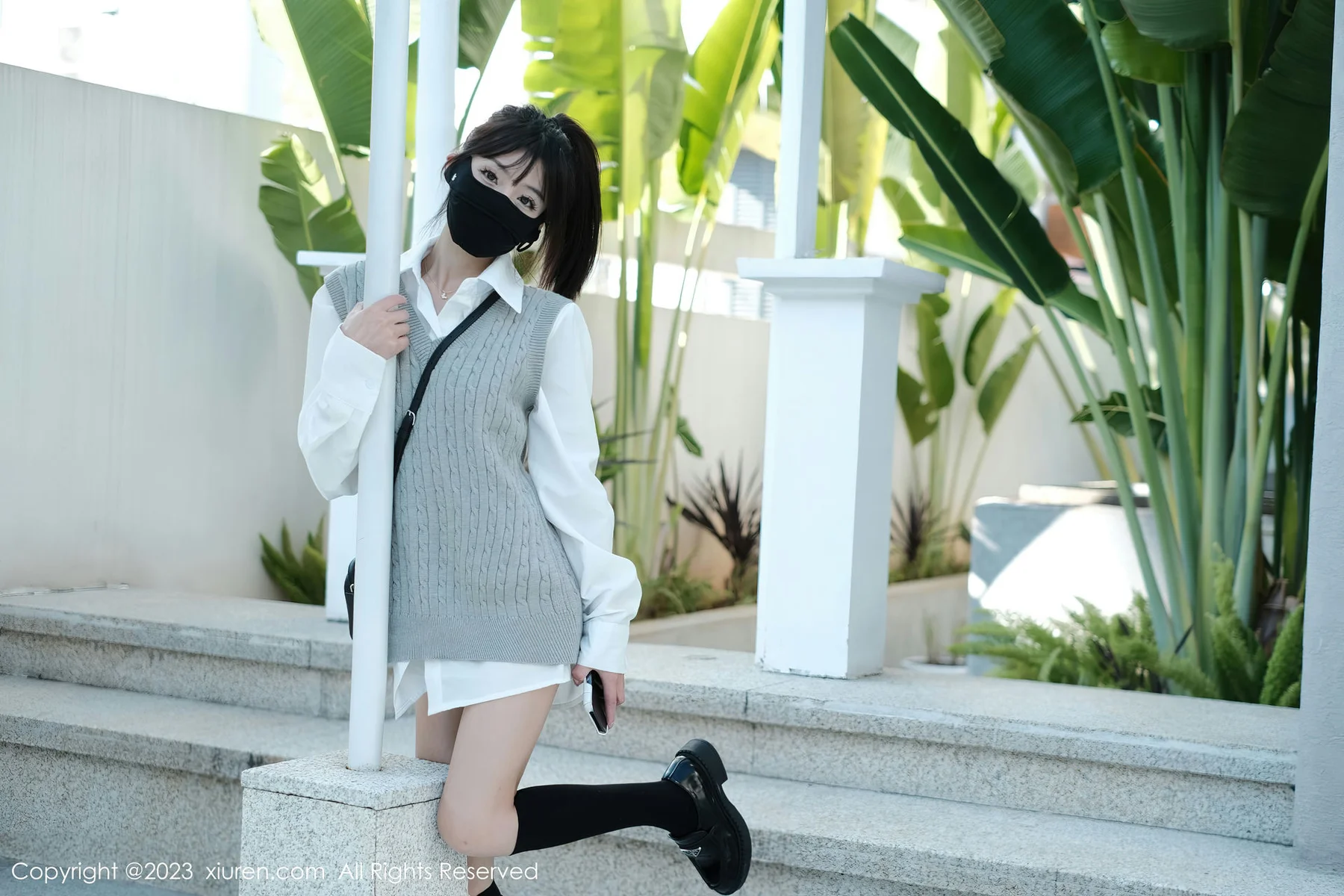 XiuRen 秀人 No.6145 佘贝拉bella 黑色长筒袜旅拍 - 28