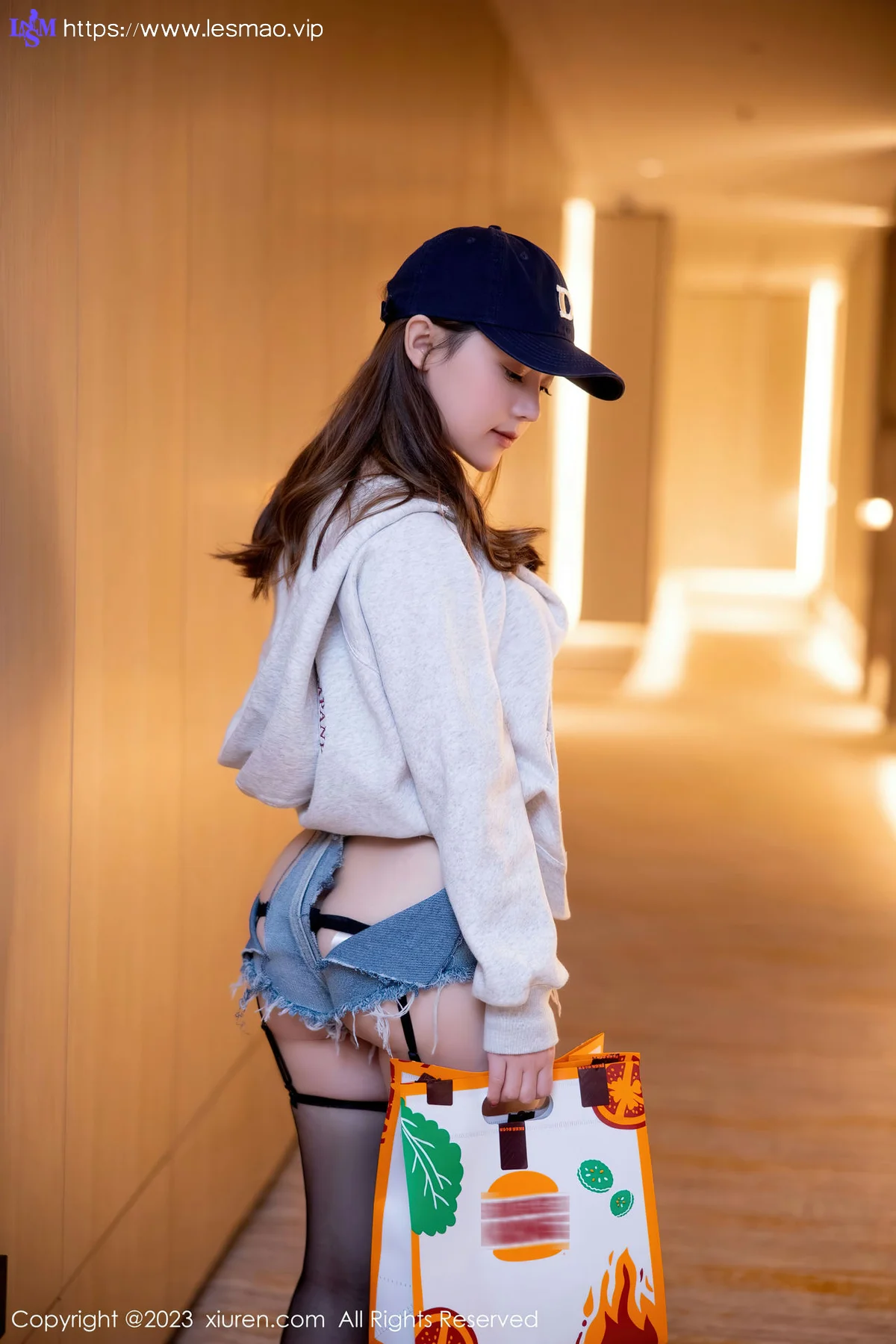 XiuRen 秀人 No.6155 豆瓣酱 外卖员角色扮演性感写真 - 16