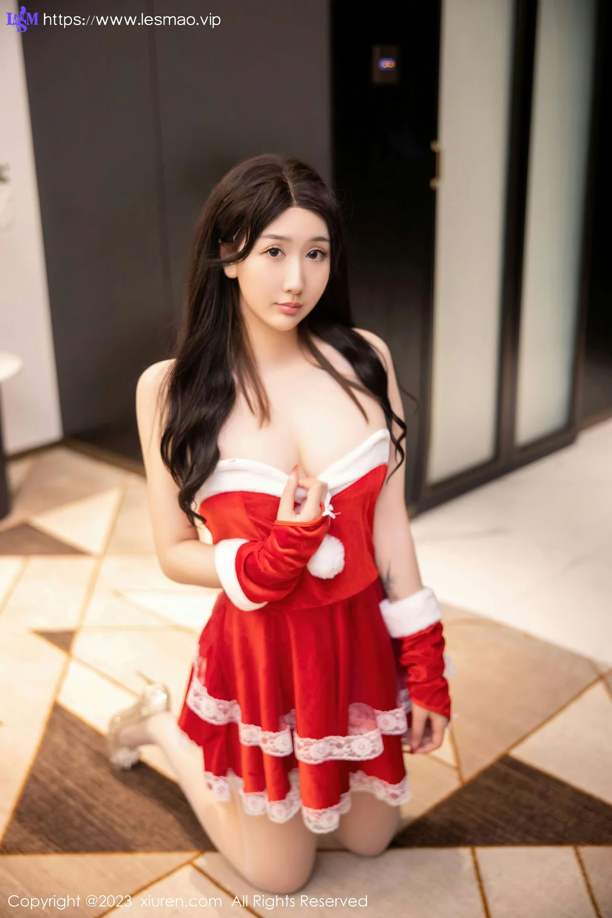 XiuRen 秀人 No.6163 江真真 红色露肩贺新年服饰写真 - 21