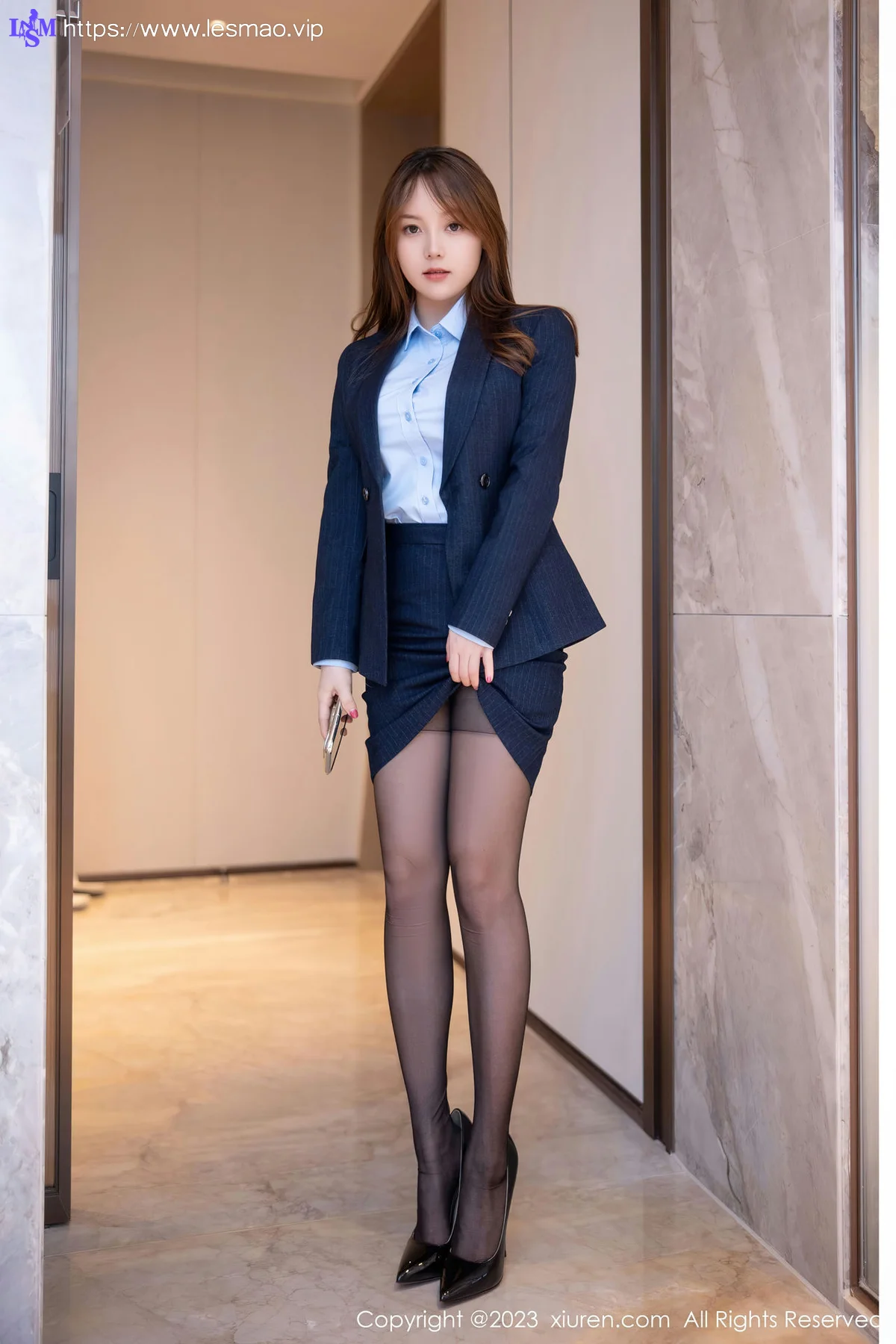 XiuRen 秀人 No.6190 豆瓣酱 OL装扮性感写真 - 14