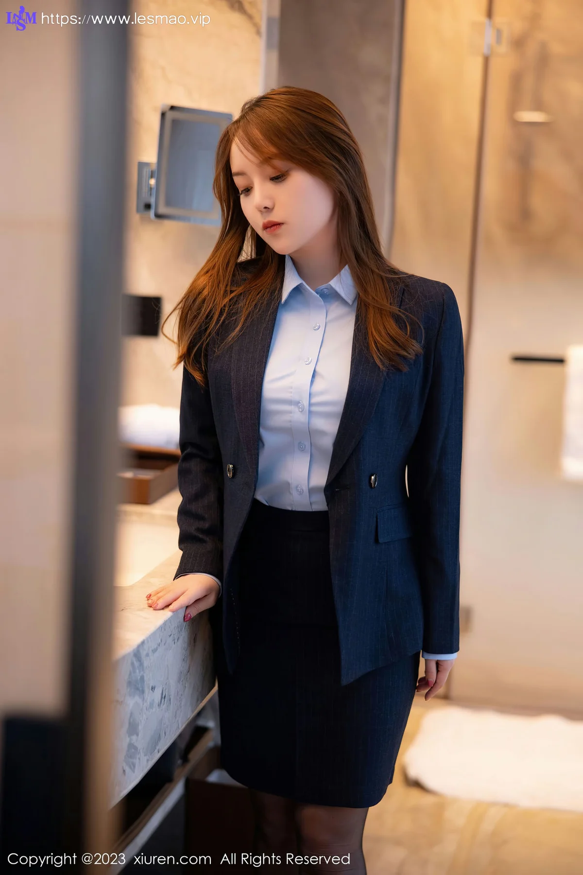 XiuRen 秀人 No.6190 豆瓣酱 OL装扮性感写真 - 23