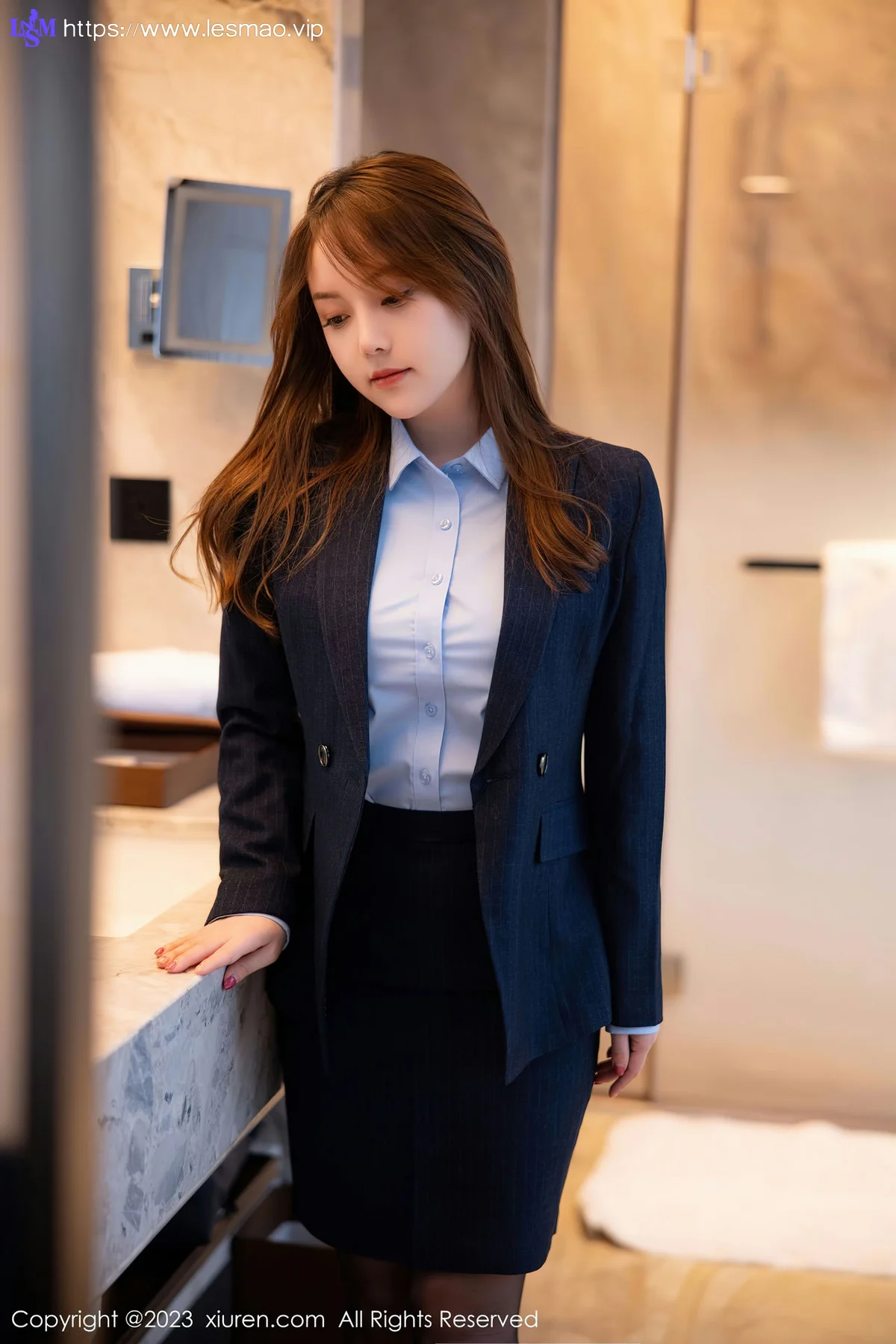 XiuRen 秀人 No.6190 豆瓣酱 OL装扮性感写真 - 24