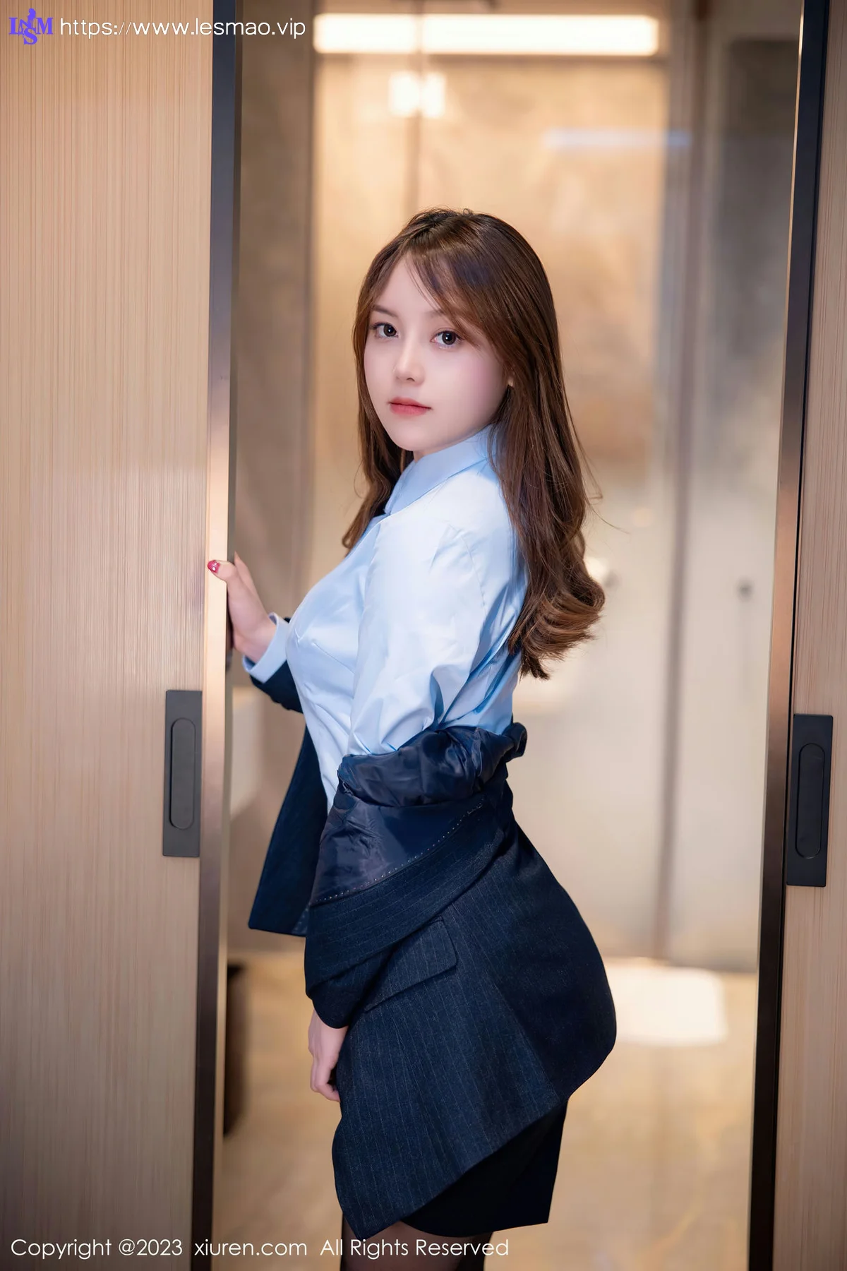 XiuRen 秀人 No.6190 豆瓣酱 OL装扮性感写真 - 39