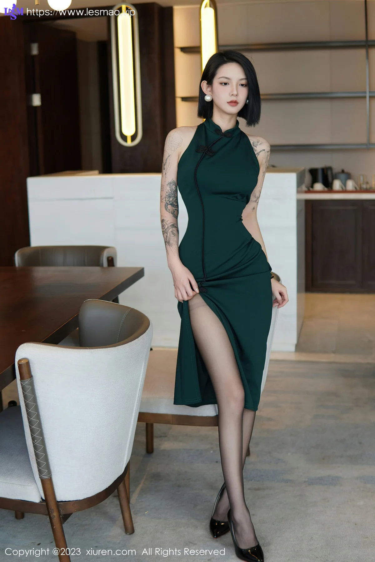 XiuRen 秀人 No.6205 乔一一 深绿色旗袍第二写真 - 9