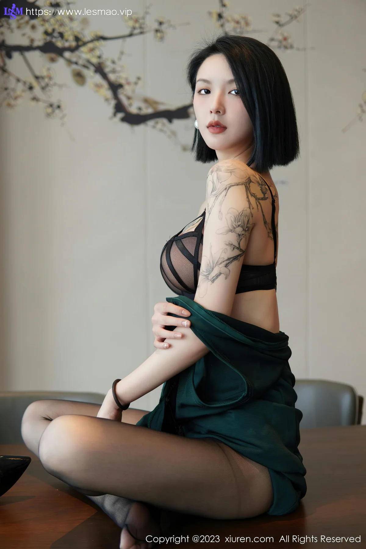 XiuRen 秀人 No.6205 乔一一 深绿色旗袍第二写真 - 47