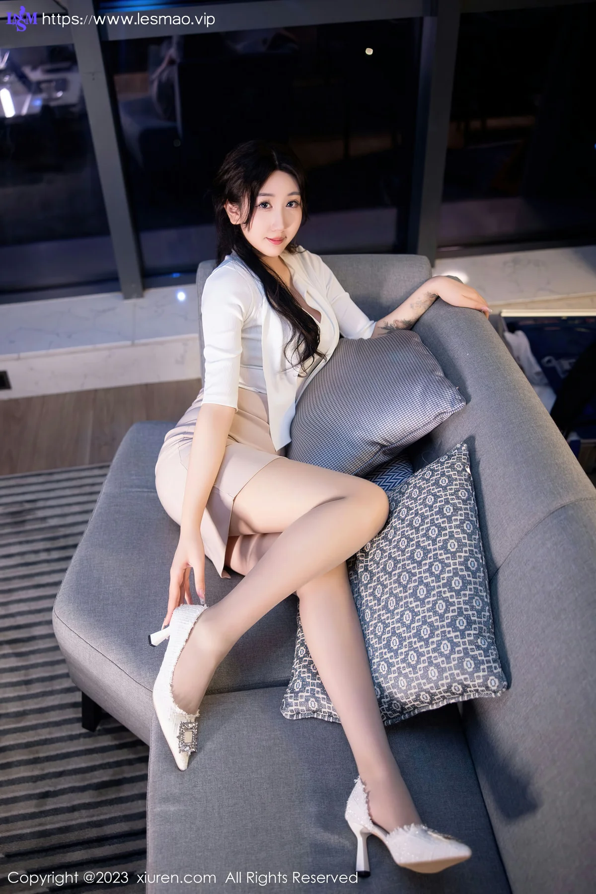 XiuRen 秀人 No.6207 江真真 白色Ol职业服写真 - 37