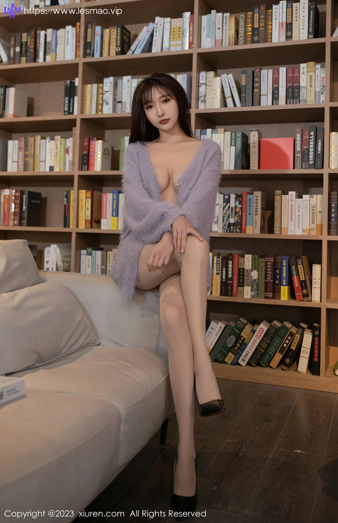 XiuRen 秀人 No.6209 陆萱萱 图书馆场景拍摄性感写真 - 57