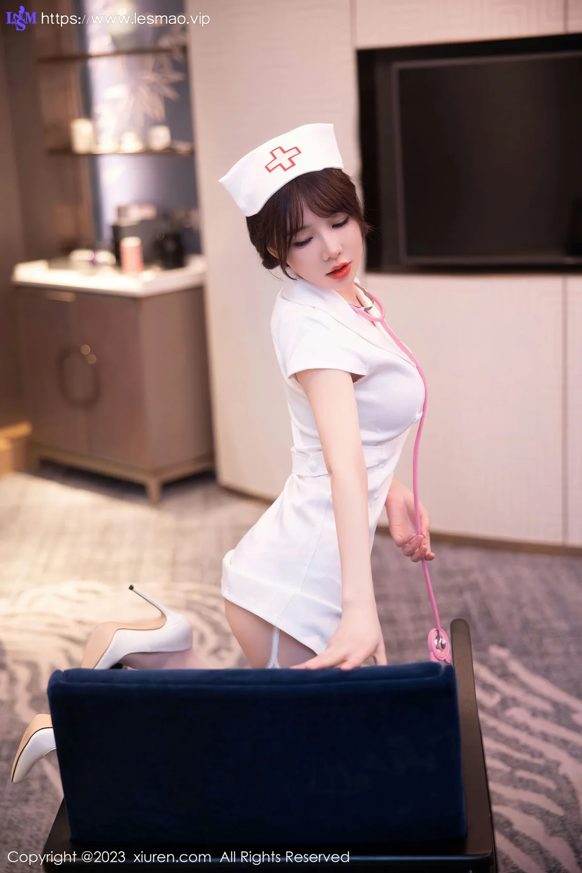 XiuRen 秀人 No.6221 婠婠么 白色情趣护士性感写真 - 17