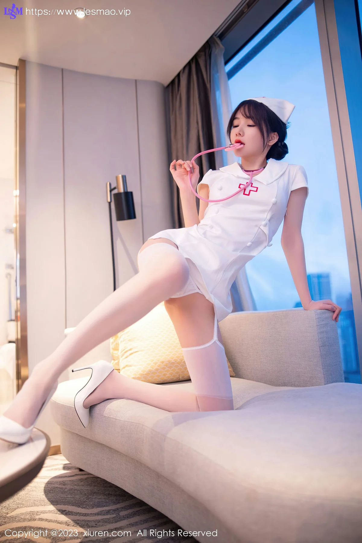 XiuRen 秀人 No.6221 婠婠么 白色情趣护士性感写真 - 35