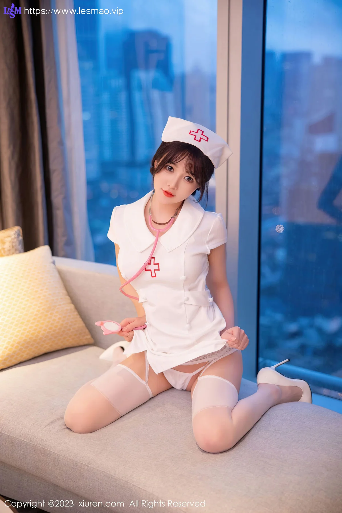 XiuRen 秀人 No.6221 婠婠么 白色情趣护士性感写真 - 38