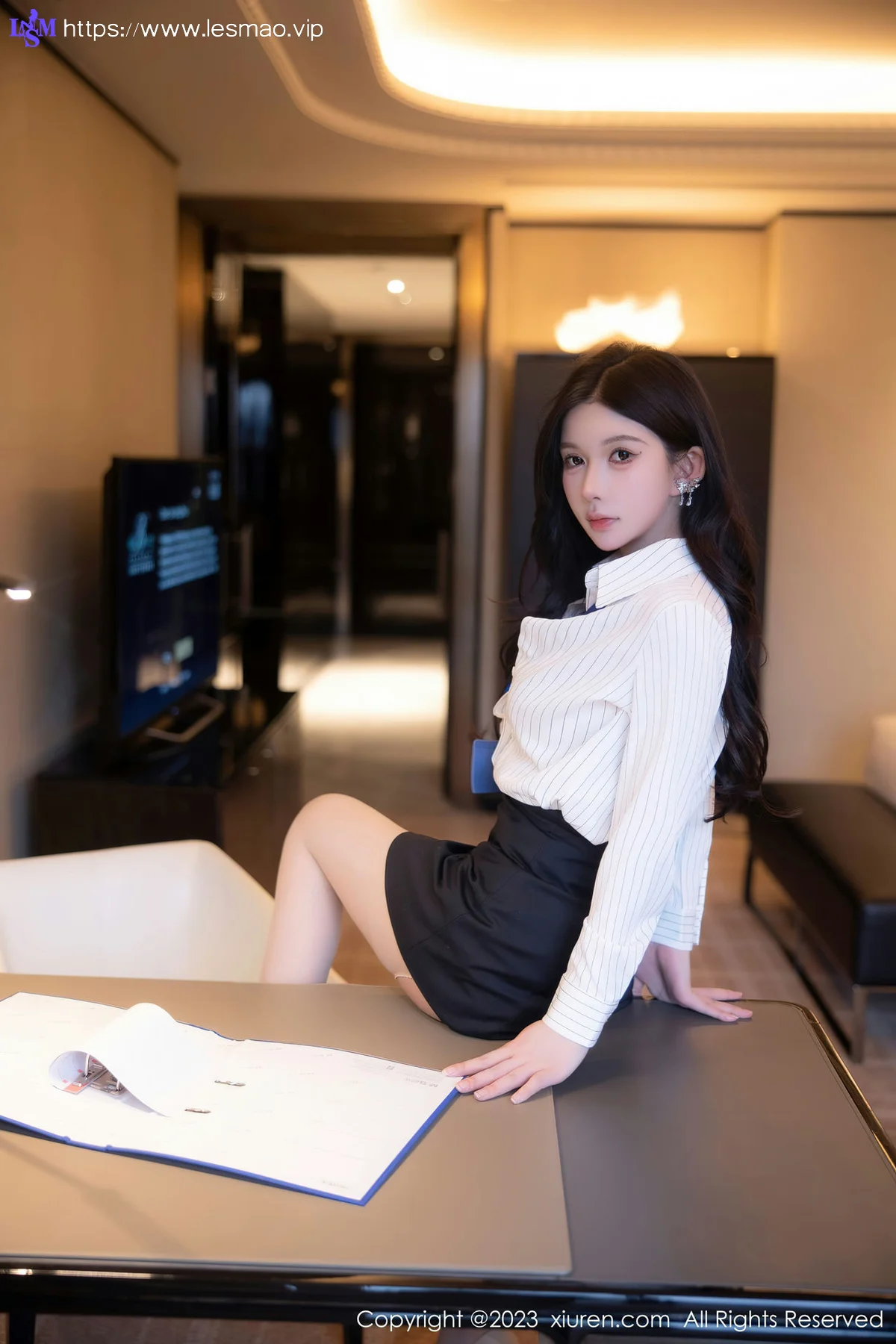 XiuRen 秀人 No.6247 林珊珊 诱人原色丝袜性感写真 - 20