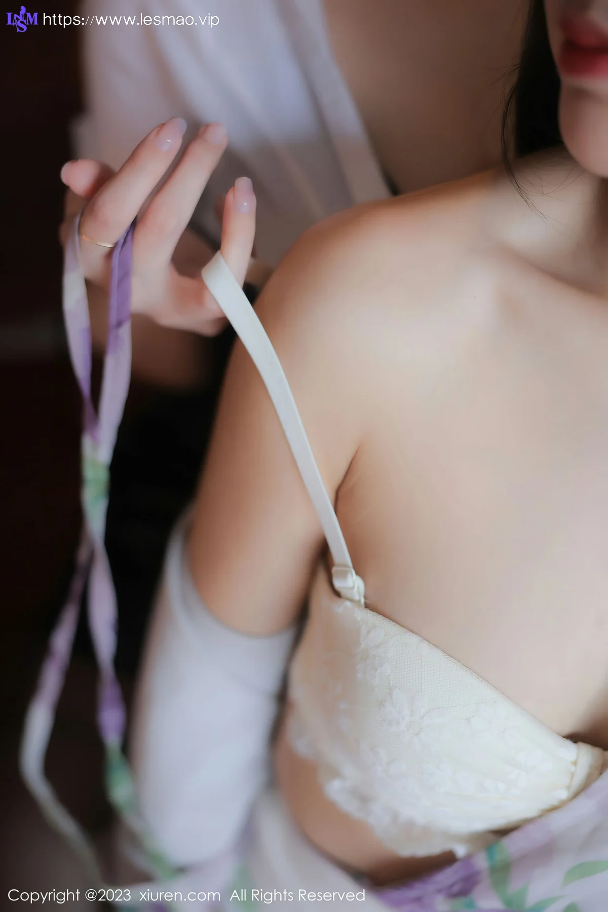 XiuRen 秀人 No.6279 星子柒kiki 白色短裙首套写真 - 37