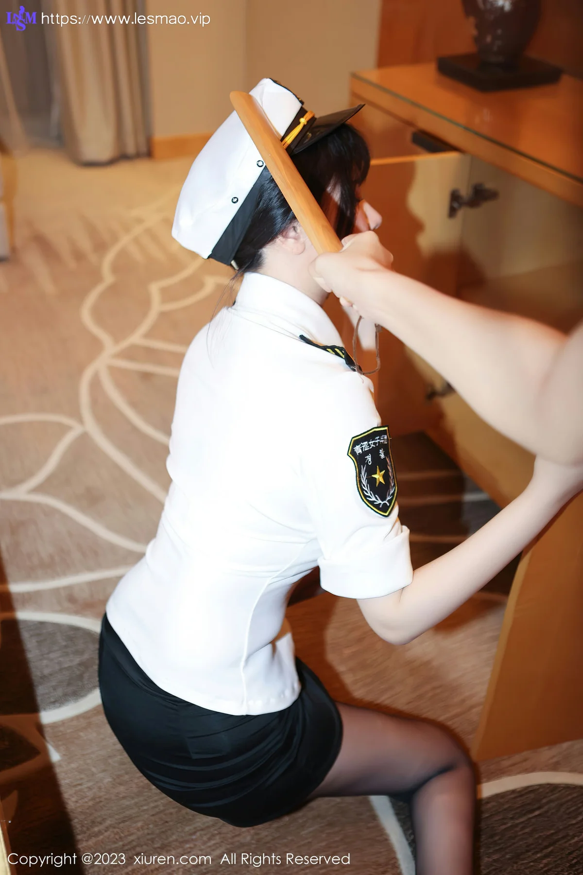 XiuRen 秀人 No.6328 桃桃子_ 情趣警察制服性感写真22 - 23