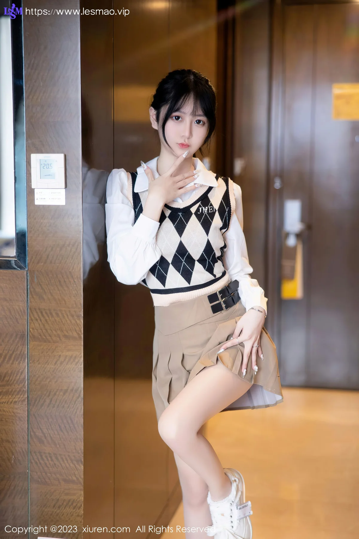 XiuRen 秀人 No.6329 谢小蒽 新人性感学妹装扮第二套写真111 - 3