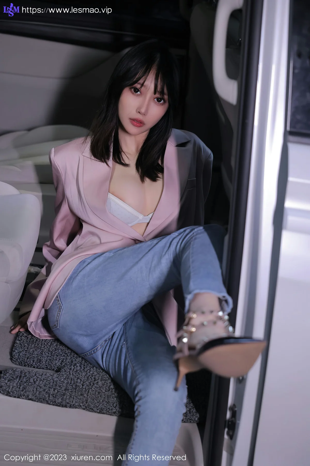 XiuRen 秀人 No.6355 玥儿玥er 车模美腿二月万宁旅拍33 - 16