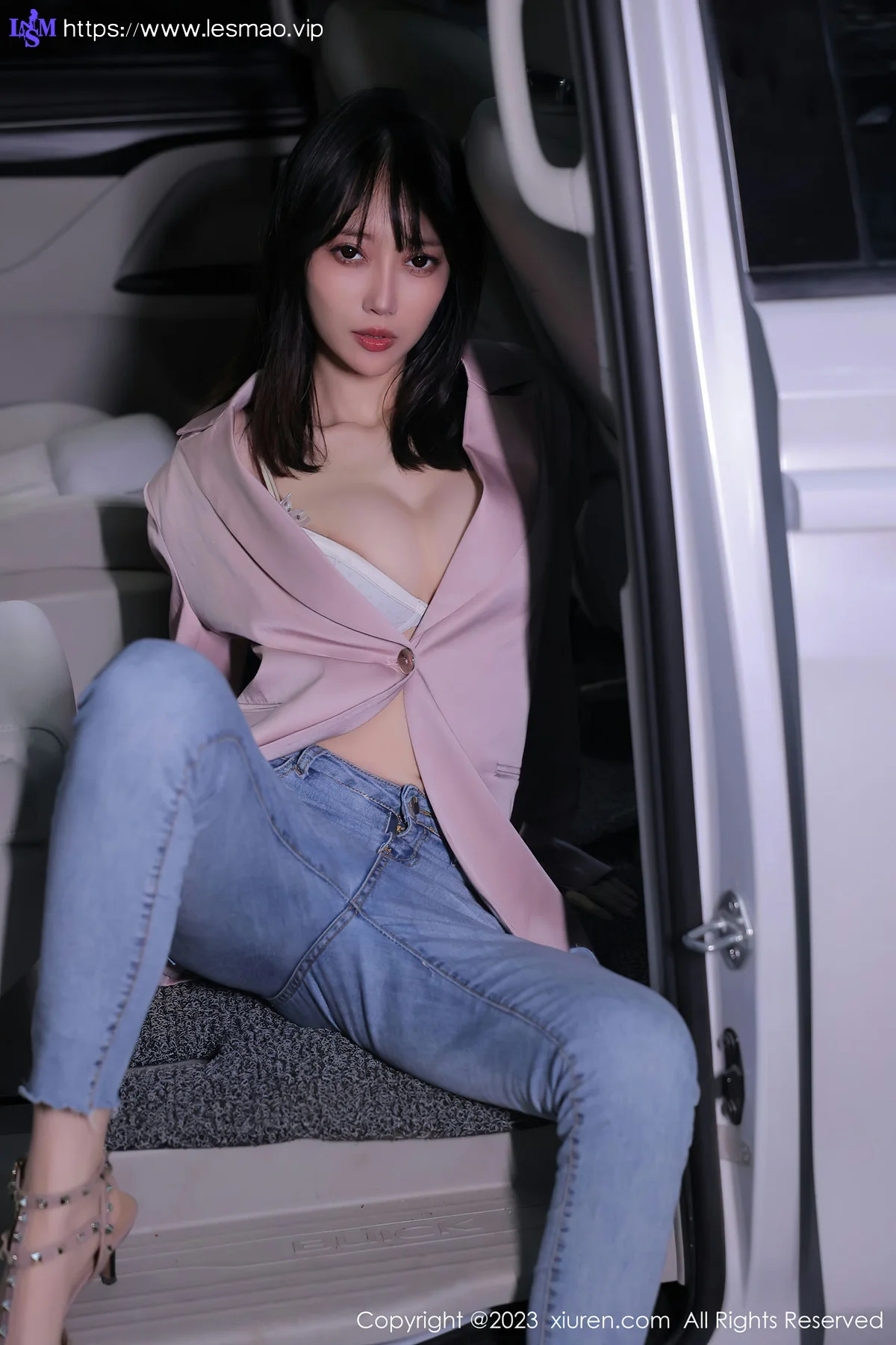 XiuRen 秀人 No.6355 玥儿玥er 车模美腿二月万宁旅拍33 - 17