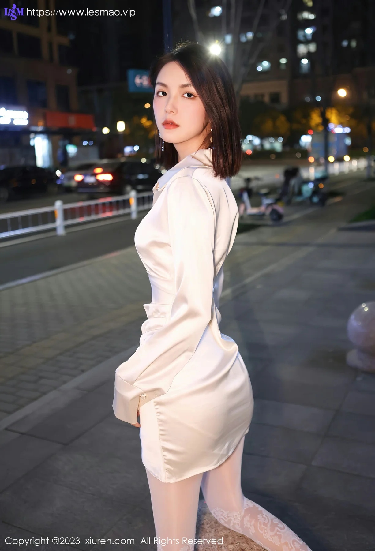XiuRen 秀人 No.6393 乔一一 诱人白色丝袜性感写真1 - 14