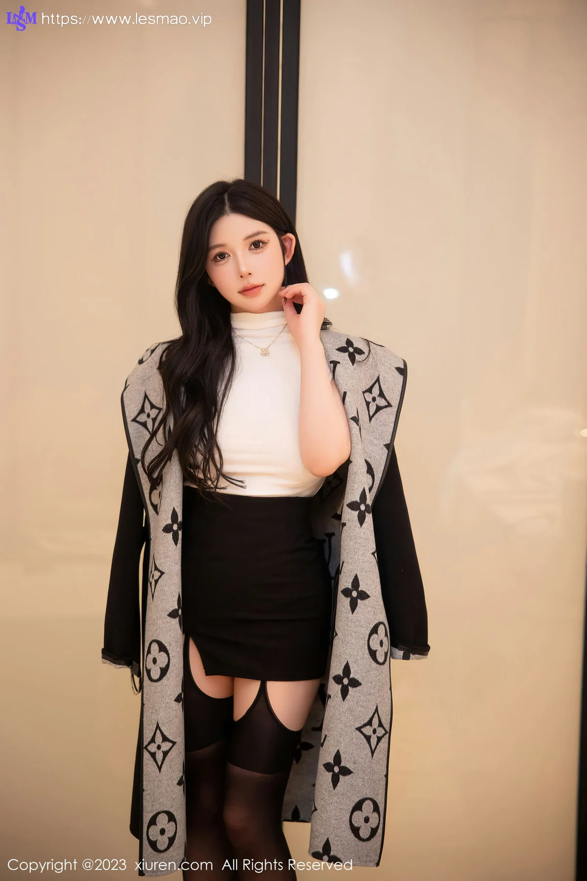 XiuRen 秀人 No.6394 林珊珊 魅惑黑丝吊袜性感写真11 - 17