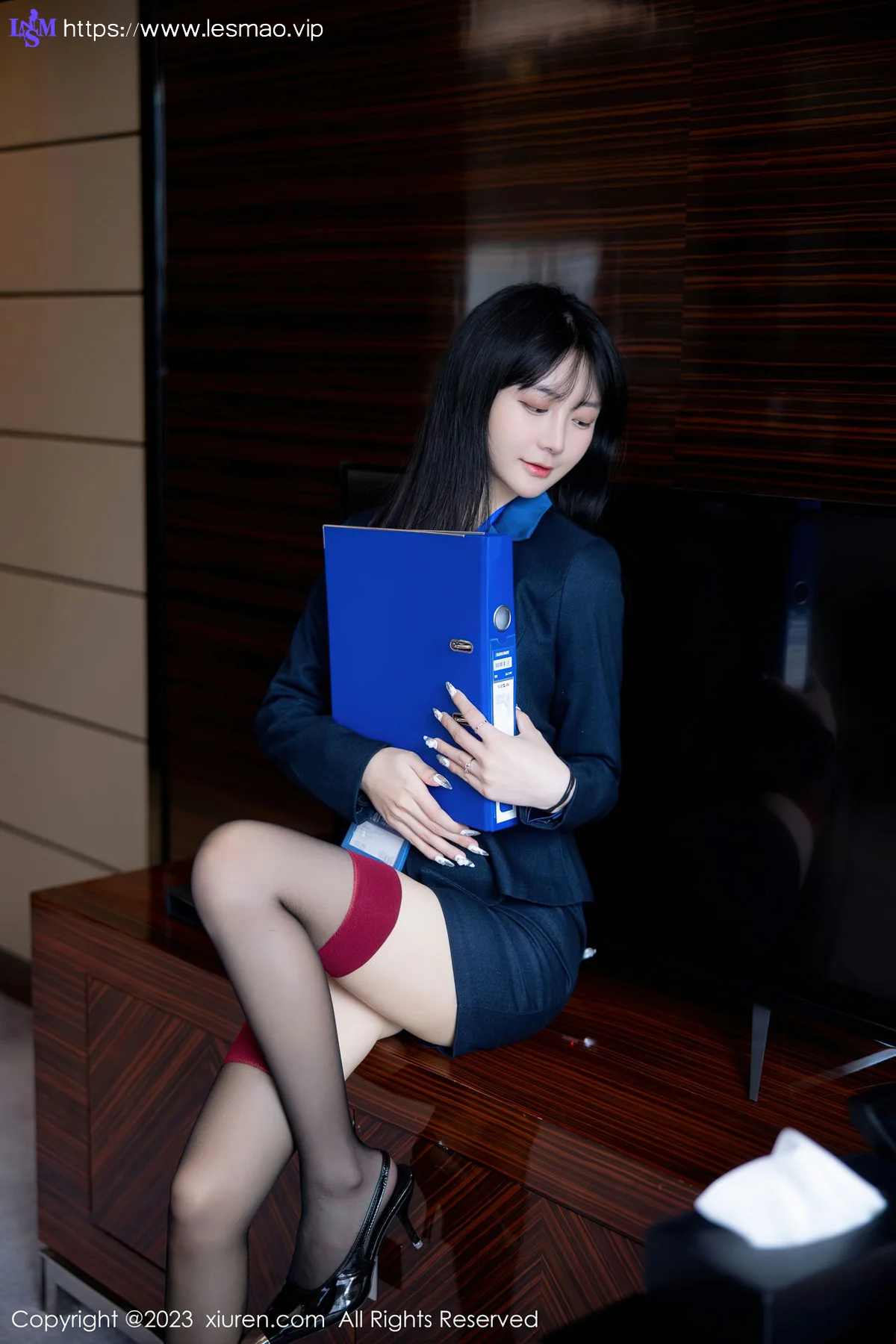XiuRen 秀人 No.6407 谢小蒽 性感OL装扮性感写真1 - 15