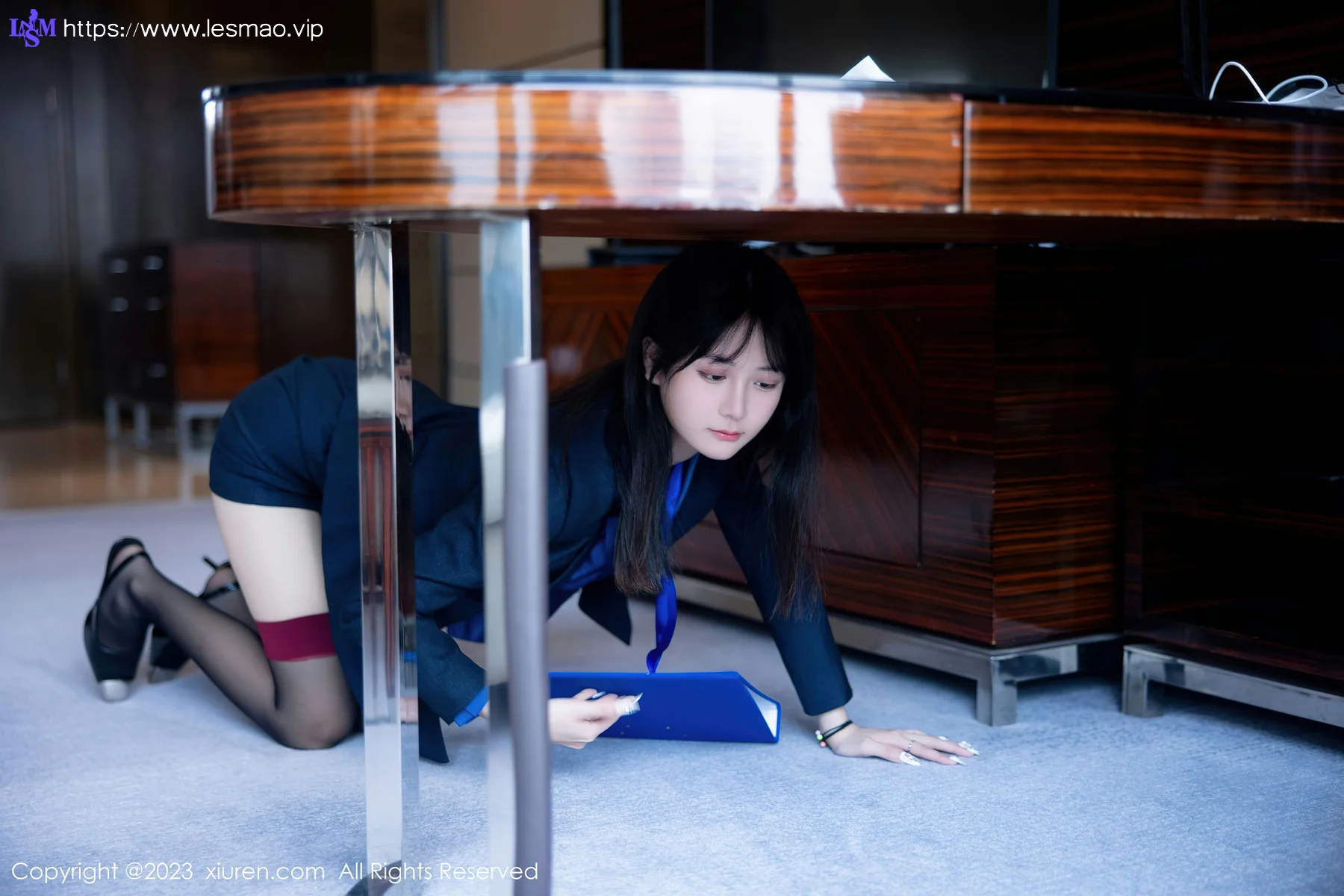 XiuRen 秀人 No.6407 谢小蒽 性感OL装扮性感写真1 - 23