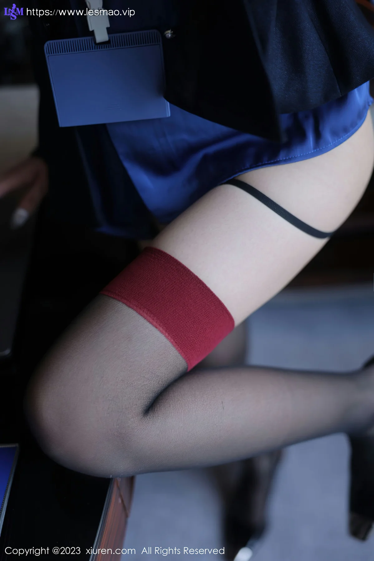 XiuRen 秀人 No.6407 谢小蒽 性感OL装扮性感写真1 - 32