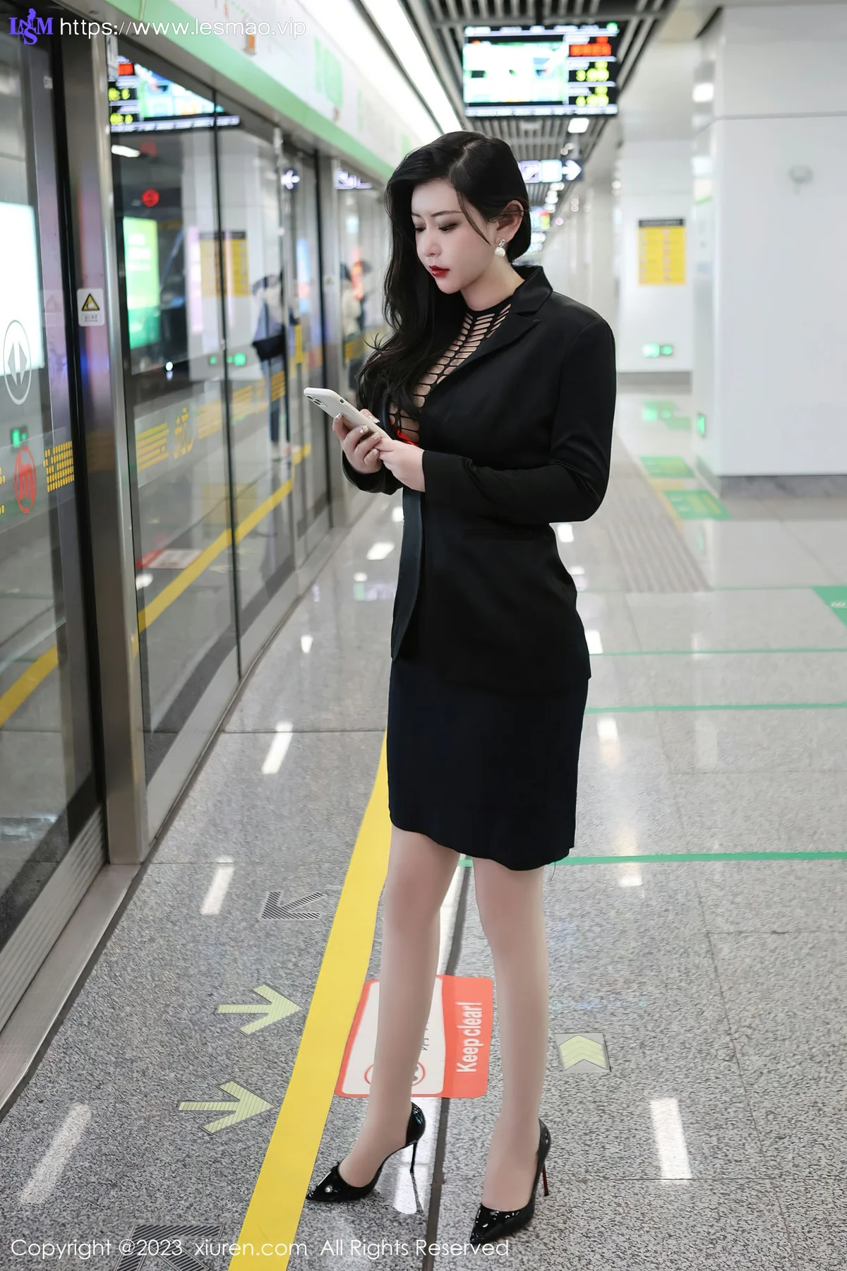 XiuRen 秀人 No.6421 王婉悠Queen 浅黑色OL性感写真1 - 3