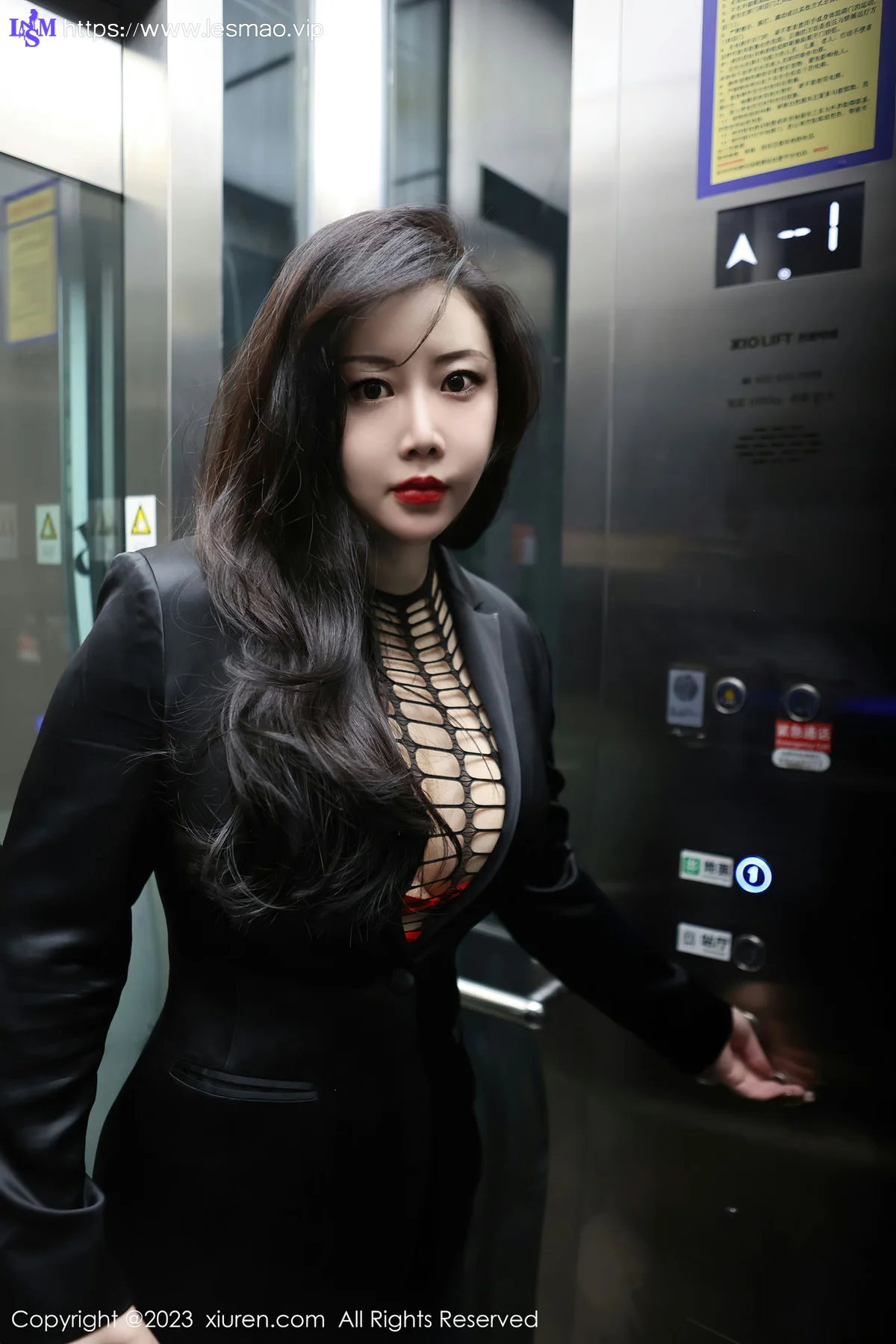 XiuRen 秀人 No.6421 王婉悠Queen 浅黑色OL性感写真1 - 31