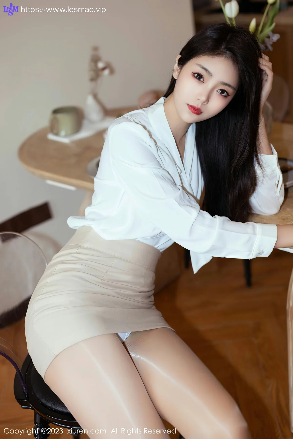 XiuRen 秀人 No.6465 可樂Vicky 浅黄色短裙性感写真3 - 11