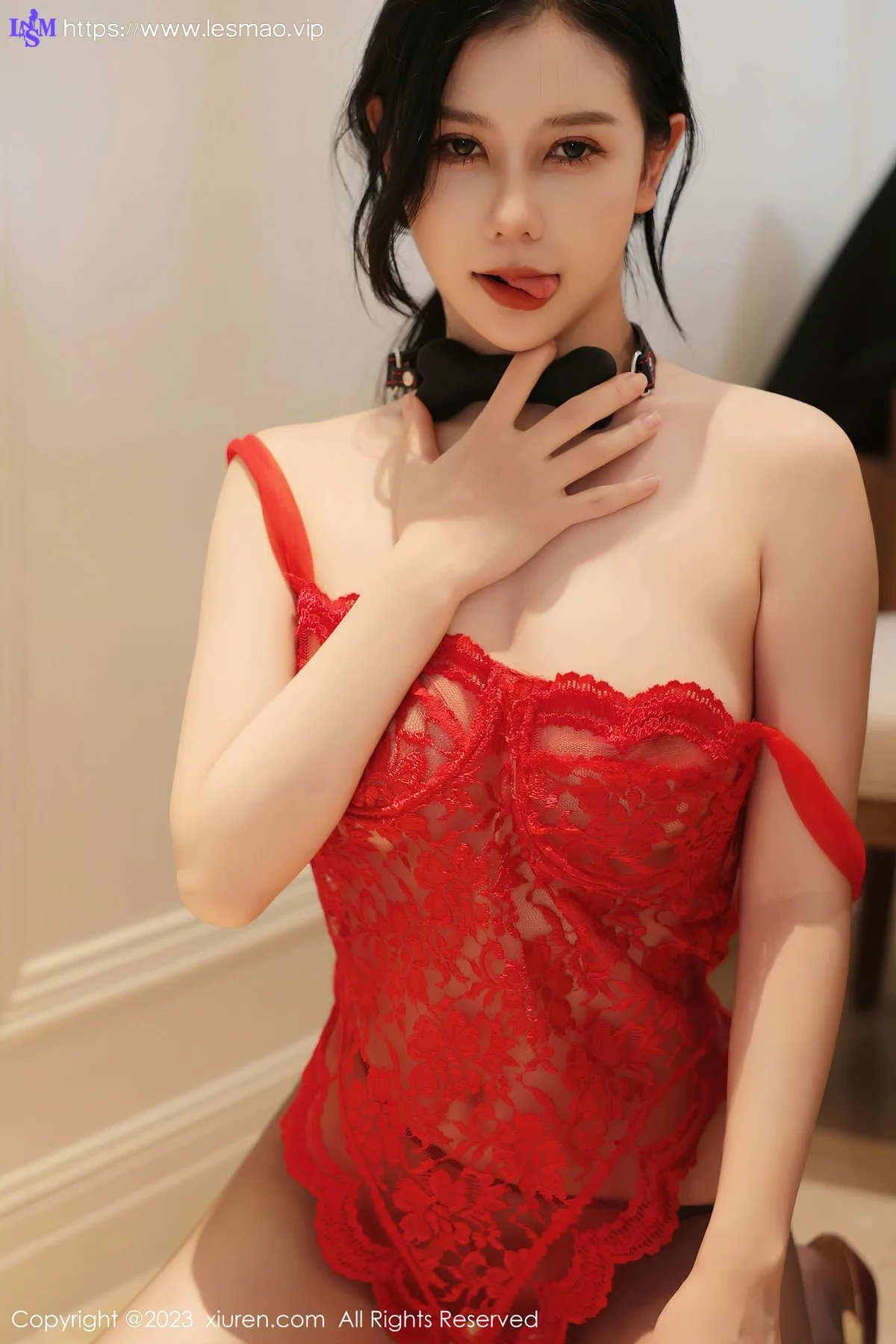 XiuRen 秀人 No.6475 尹甜甜 红色蕾丝服饰万宁旅拍 - 64