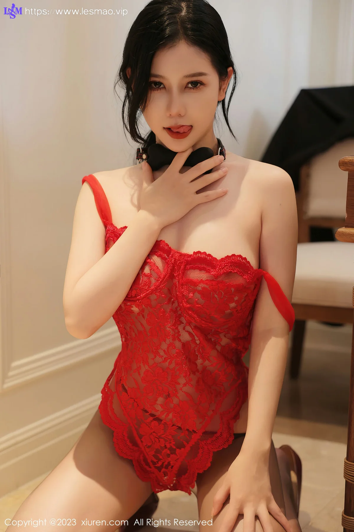 XiuRen 秀人 No.6475 尹甜甜 红色蕾丝服饰万宁旅拍 - 65