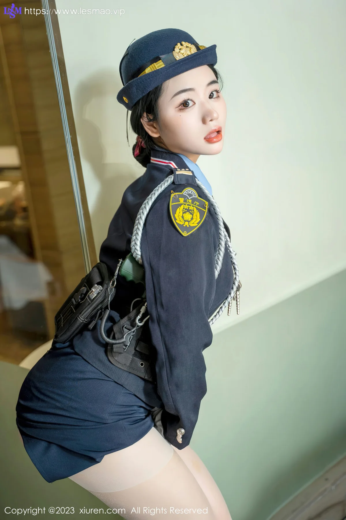 XiuRen 秀人 No.6497 汐汐爱吃草莓 科女搜查官系列性感写真 - 29