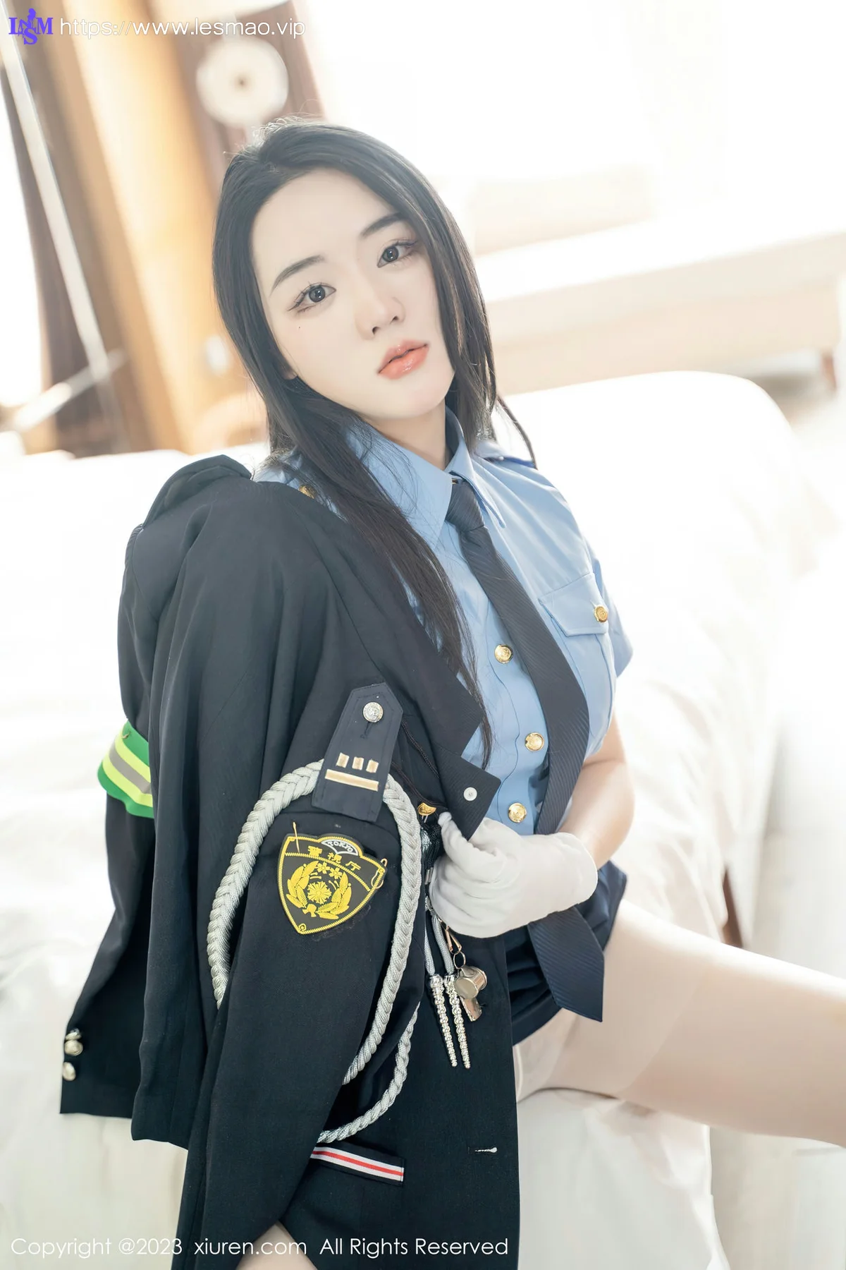XiuRen 秀人 No.6497 汐汐爱吃草莓 科女搜查官系列性感写真 - 35