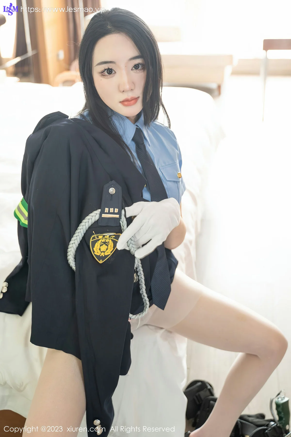 XiuRen 秀人 No.6497 汐汐爱吃草莓 科女搜查官系列性感写真 - 36
