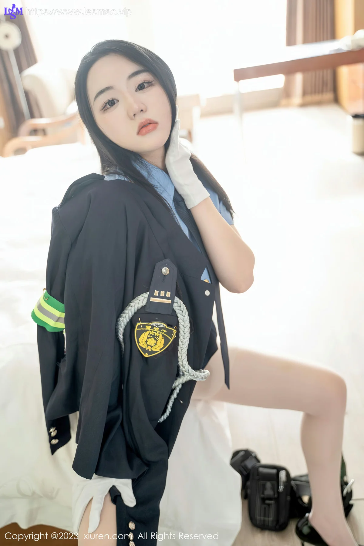 XiuRen 秀人 No.6497 汐汐爱吃草莓 科女搜查官系列性感写真 - 39