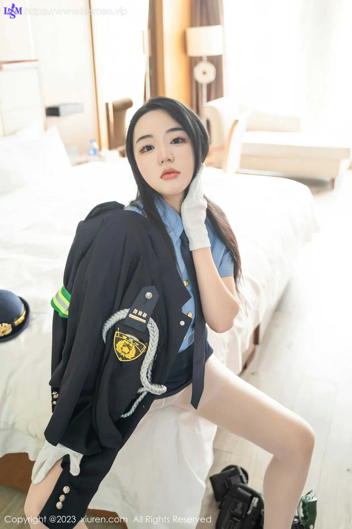 XiuRen 秀人 No.6497 汐汐爱吃草莓 科女搜查官系列性感写真 - 40