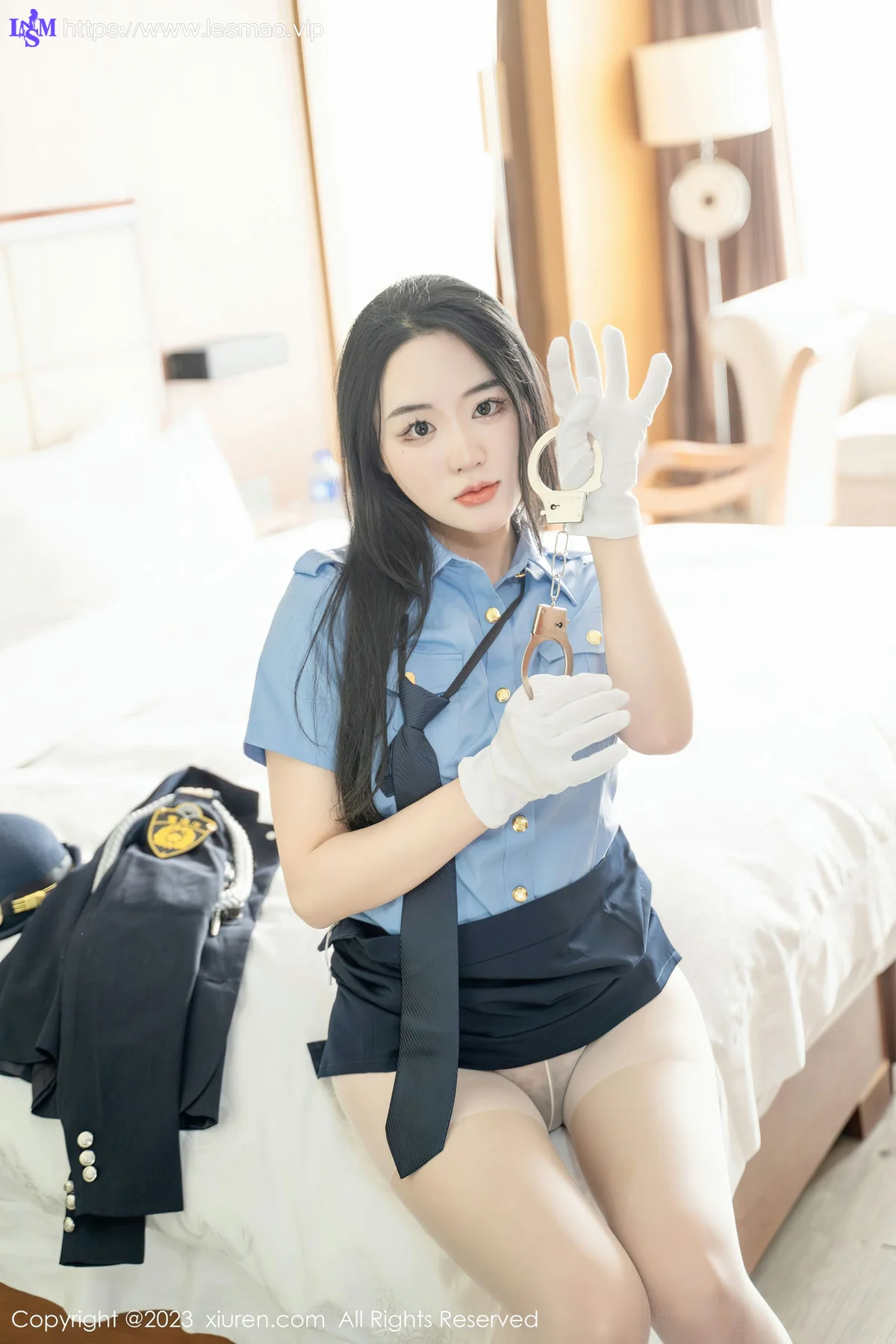 XiuRen 秀人 No.6497 汐汐爱吃草莓 科女搜查官系列性感写真 - 42