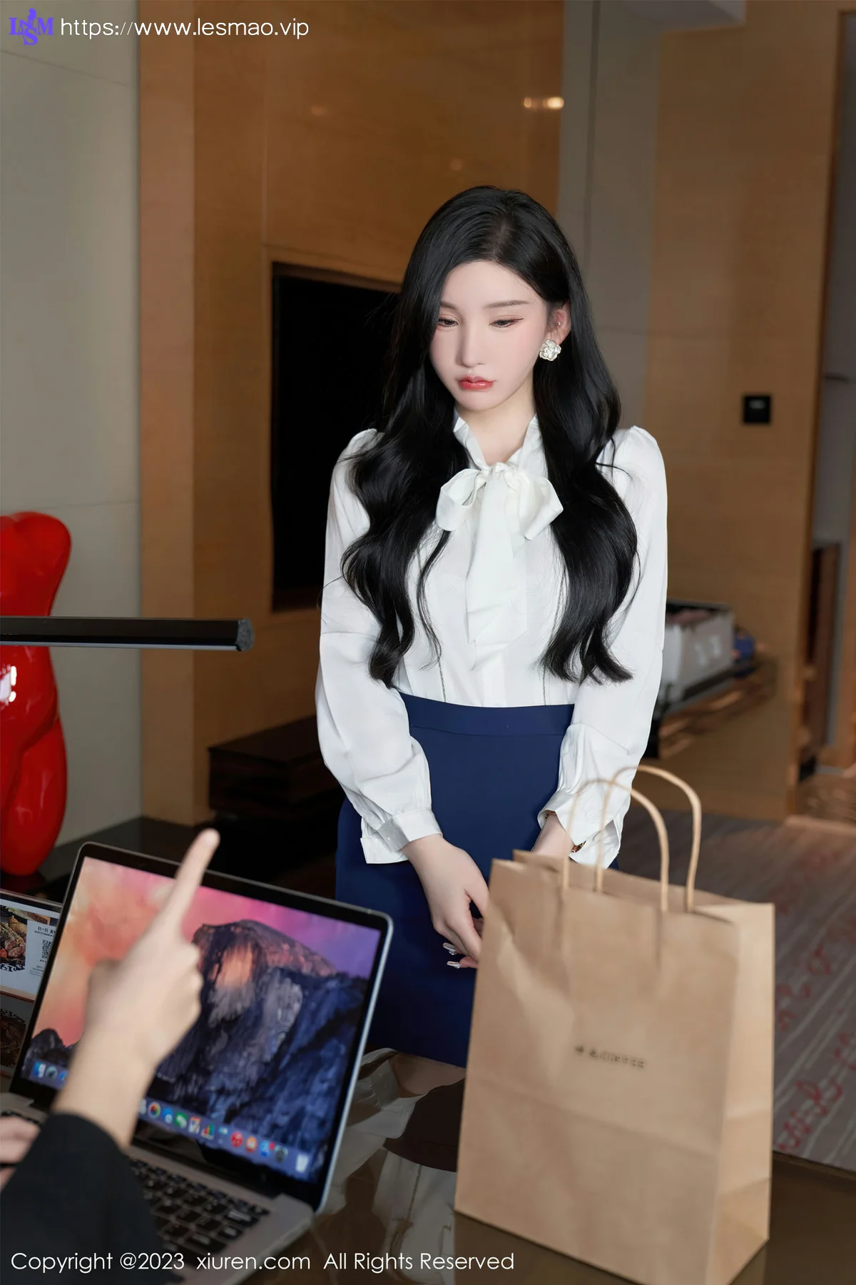 XiuRen 秀人 No.6614 周于希Sally 女职员的办公室秘密心愿旅拍 - 17