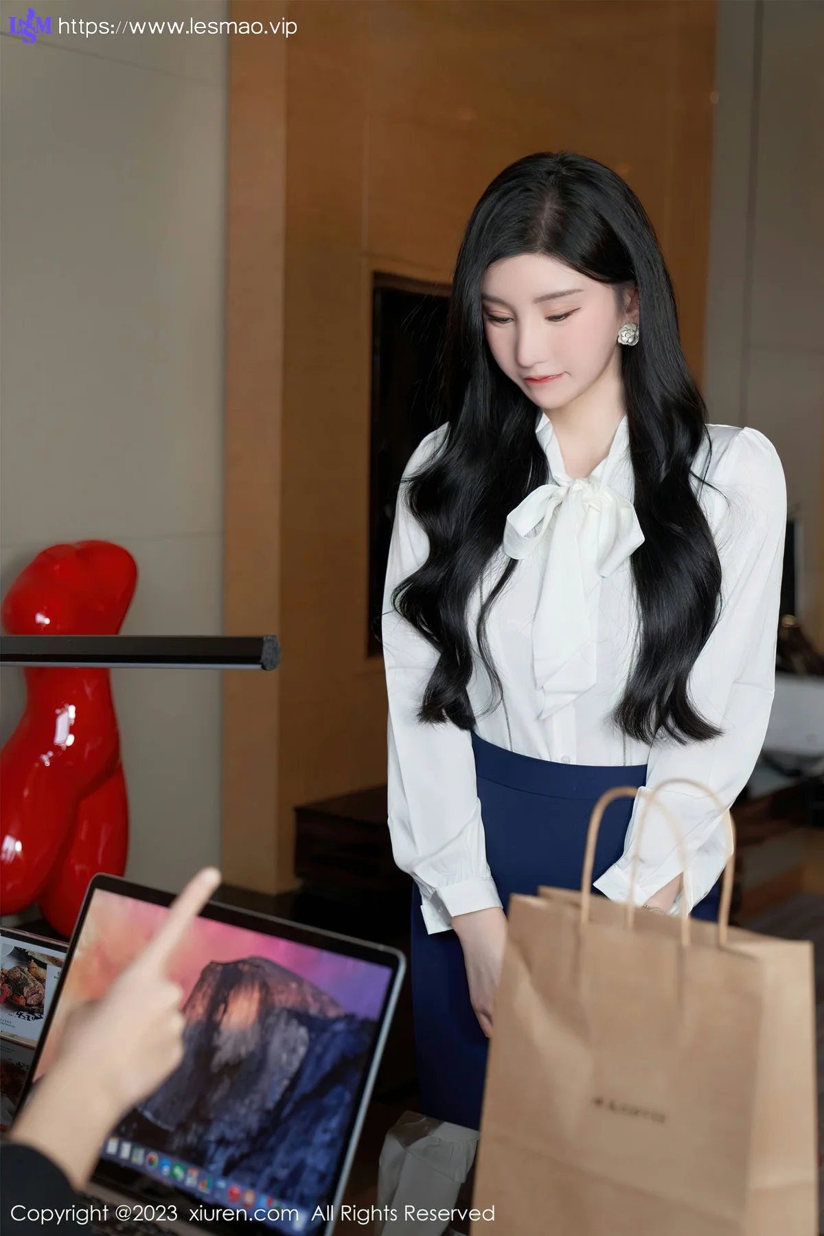 XiuRen 秀人 No.6614 周于希Sally 女职员的办公室秘密心愿旅拍 - 18