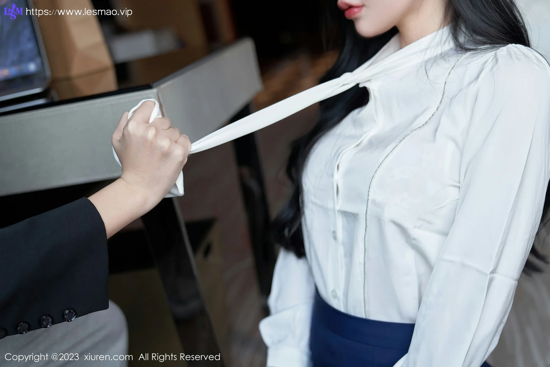 XiuRen 秀人 No.6614 周于希Sally 女职员的办公室秘密心愿旅拍 - 25