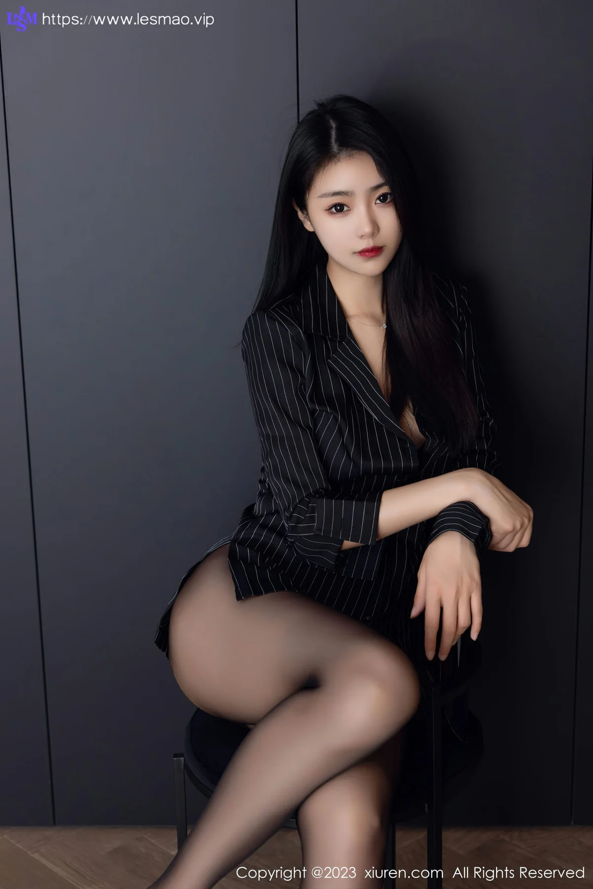 XiuRen 秀人 No.6677 可樂Vicky 黑色条纹上衣性感写真33 - 13