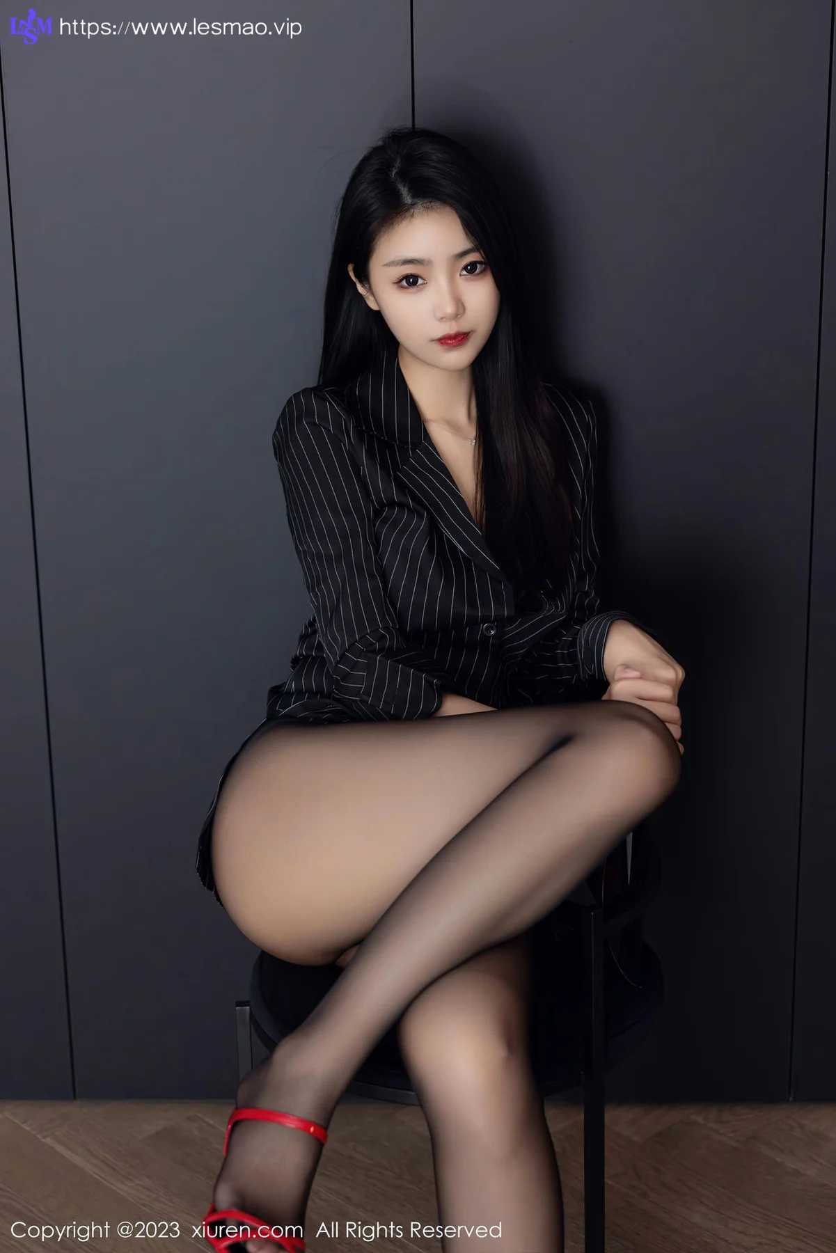 XiuRen 秀人 No.6677 可樂Vicky 黑色条纹上衣性感写真33 - 18