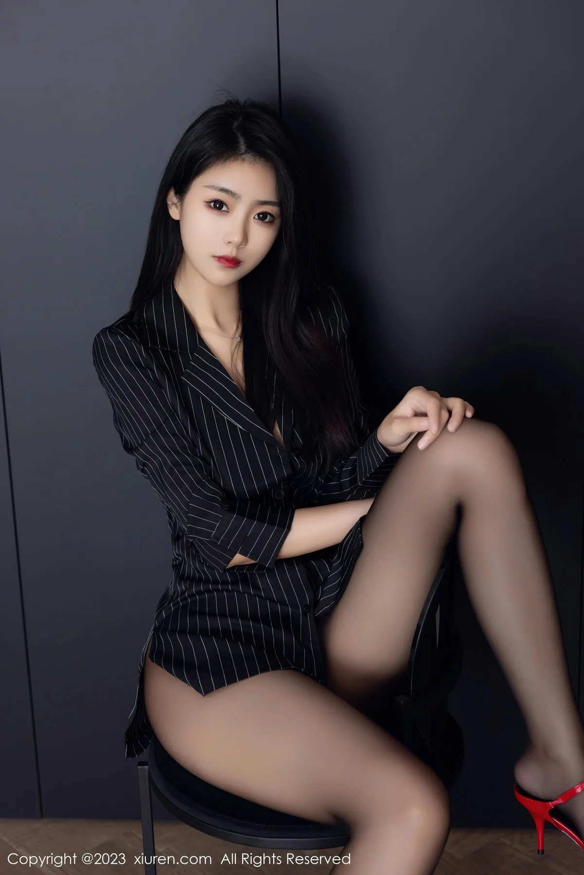 XiuRen 秀人 No.6677 可樂Vicky 黑色条纹上衣性感写真33 - 21
