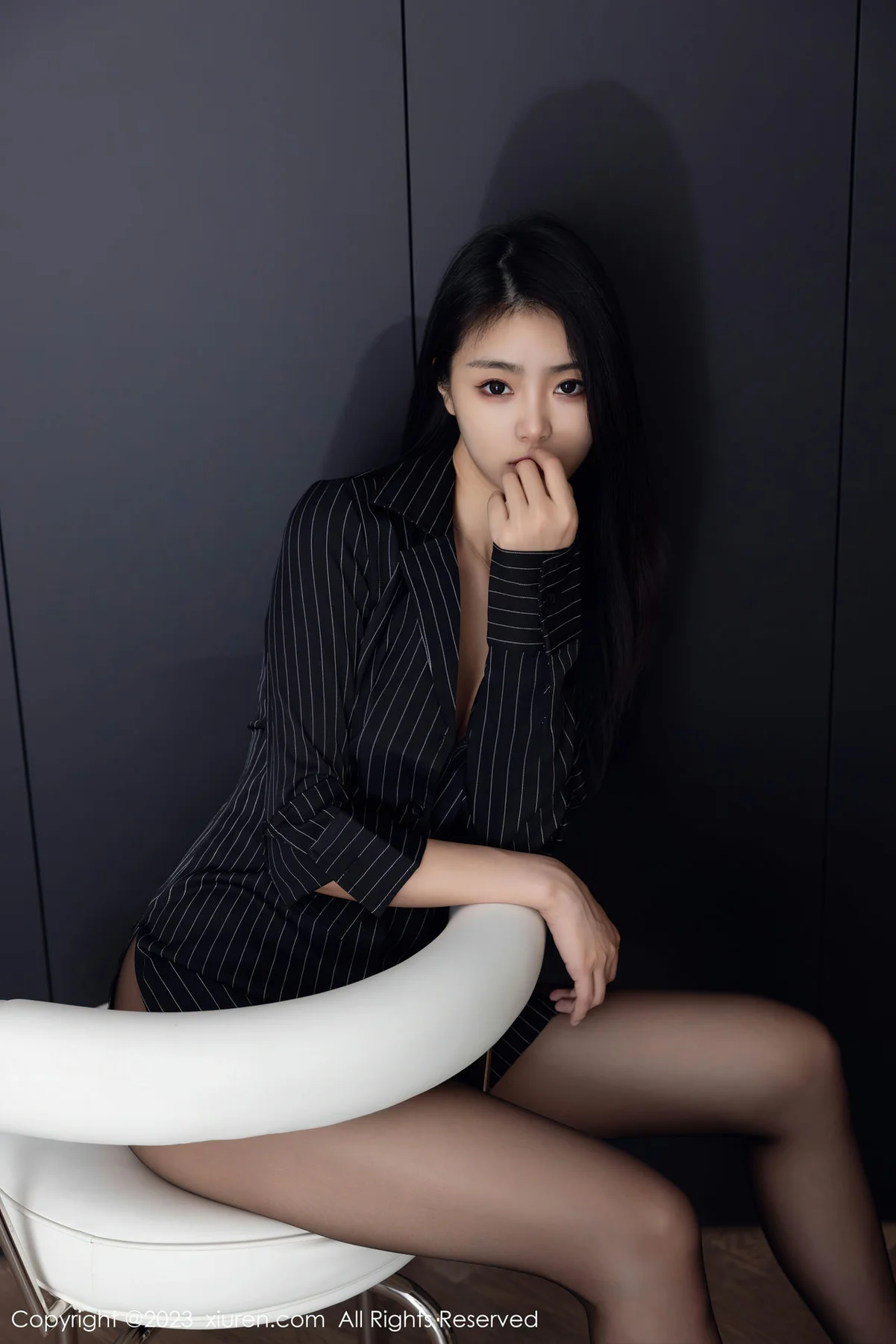 XiuRen 秀人 No.6677 可樂Vicky 黑色条纹上衣性感写真33 - 33