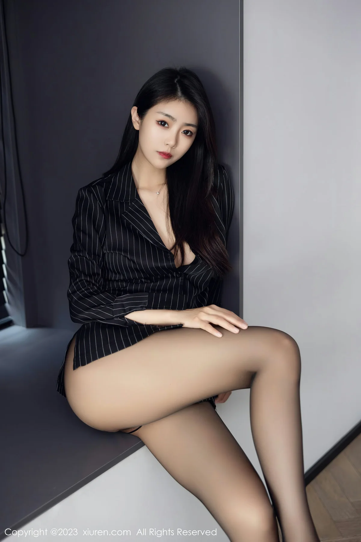 XiuRen 秀人 No.6677 可樂Vicky 黑色条纹上衣性感写真33 - 36