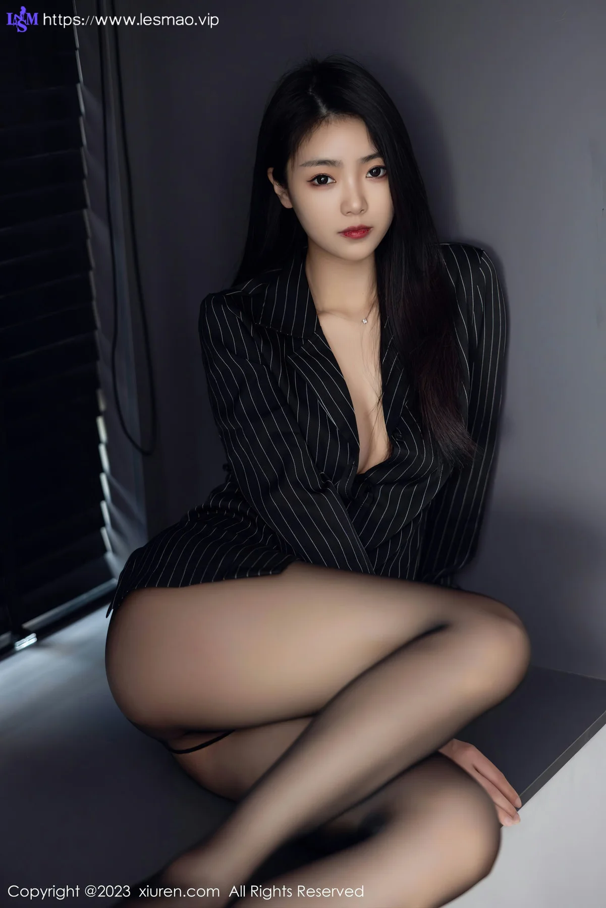 XiuRen 秀人 No.6677 可樂Vicky 黑色条纹上衣性感写真33 - 42