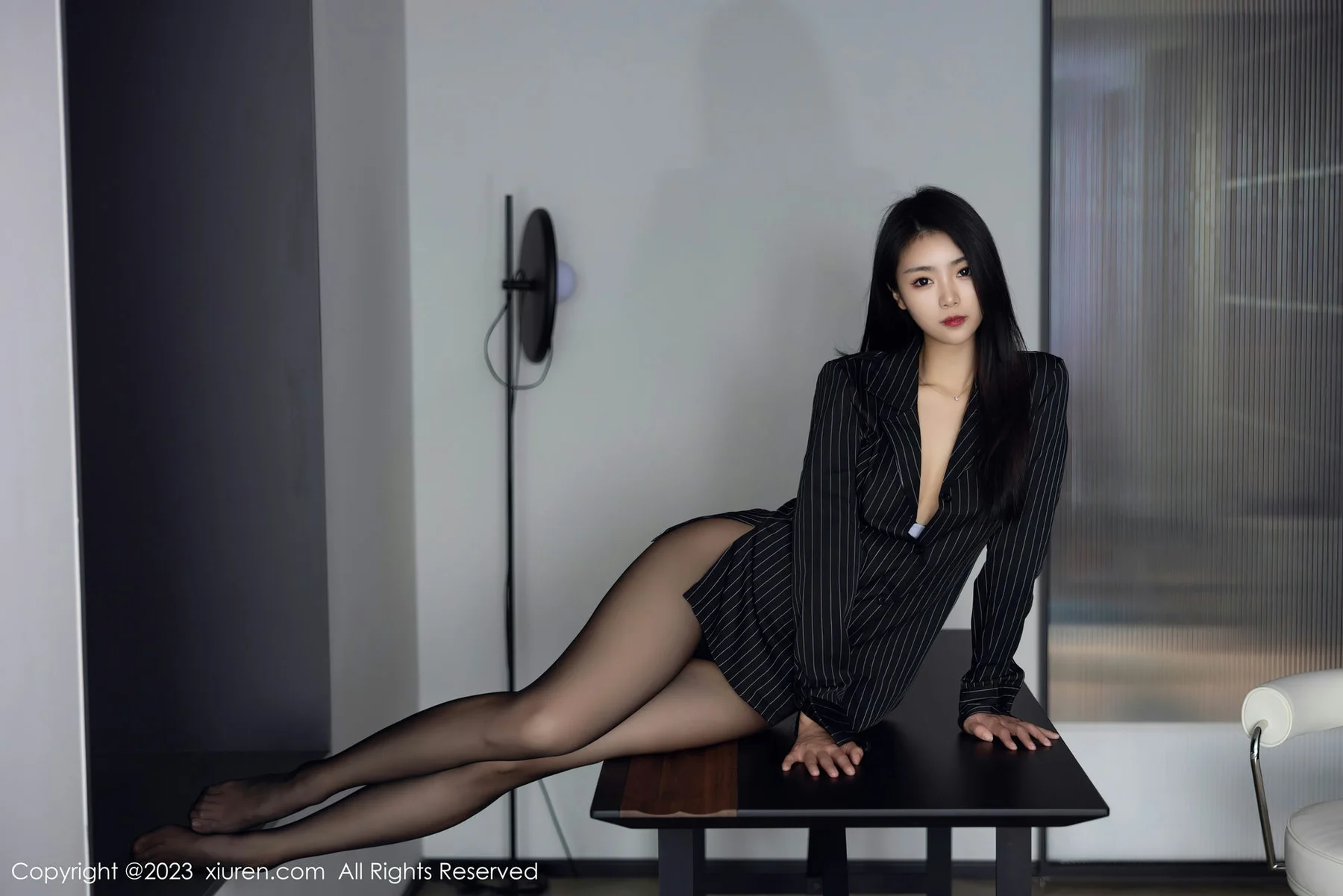XiuRen 秀人 No.6677 可樂Vicky 黑色条纹上衣性感写真33 - 44